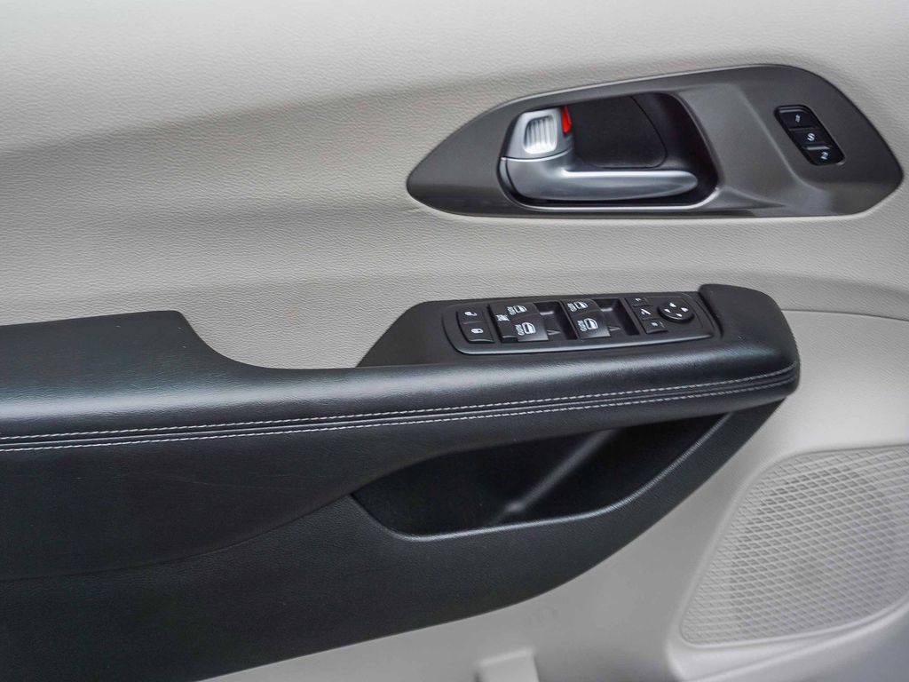 Used 2018 Chrysler Pacifica - photo 21