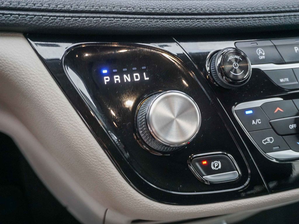 Used 2018 Chrysler Pacifica - photo 25