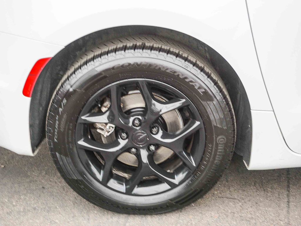 Used 2018 Chrysler Pacifica - photo 11