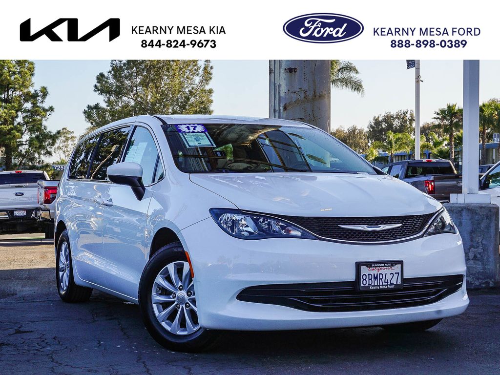 Used 2017 Chrysler Pacifica - photo 2
