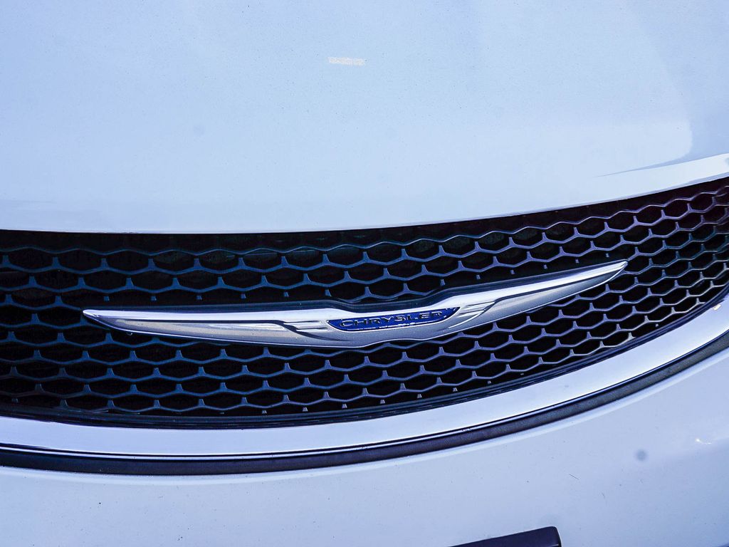 Used 2017 Chrysler Pacifica - photo 14