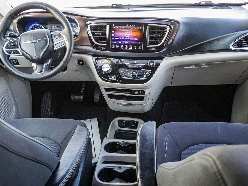 Used 2017 Chrysler Pacifica - photo 17