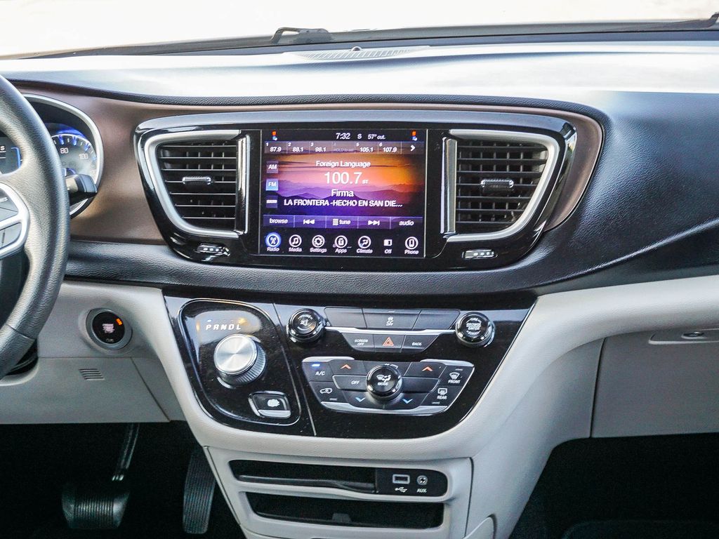 Used 2017 Chrysler Pacifica - photo 18