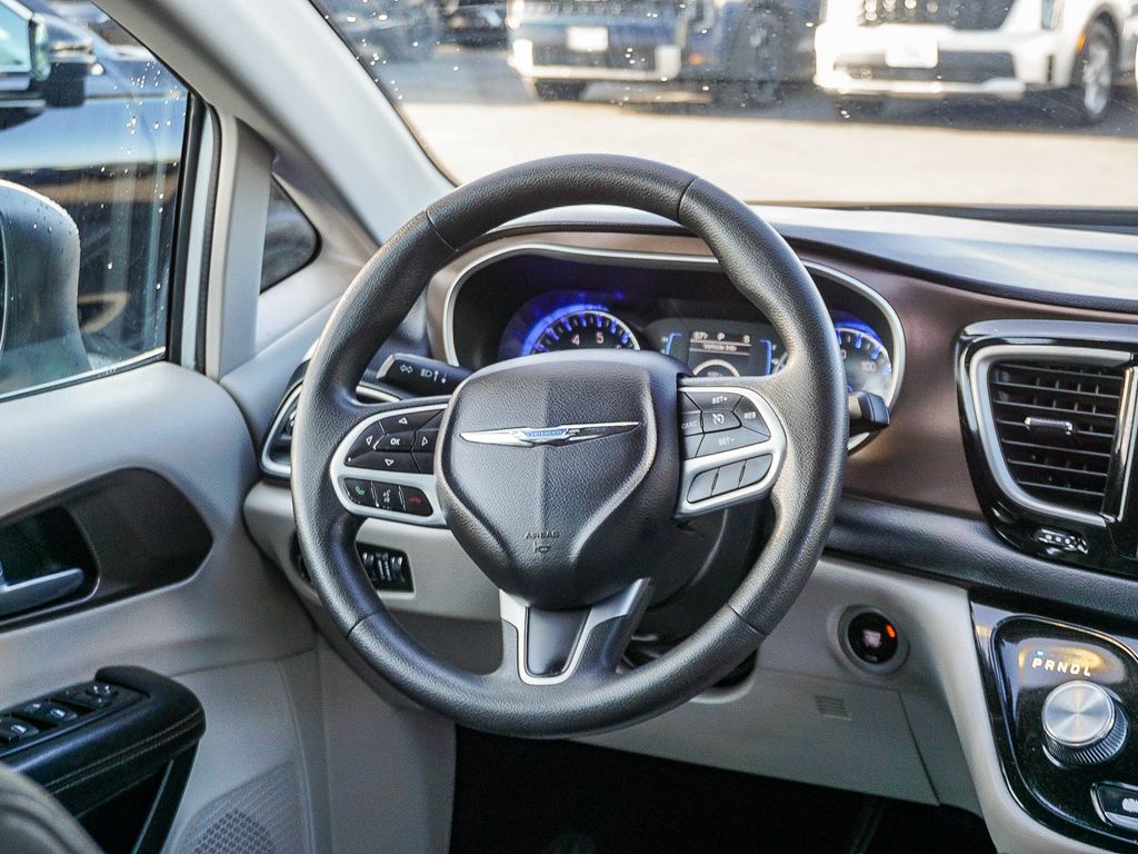 Used 2017 Chrysler Pacifica - photo 19