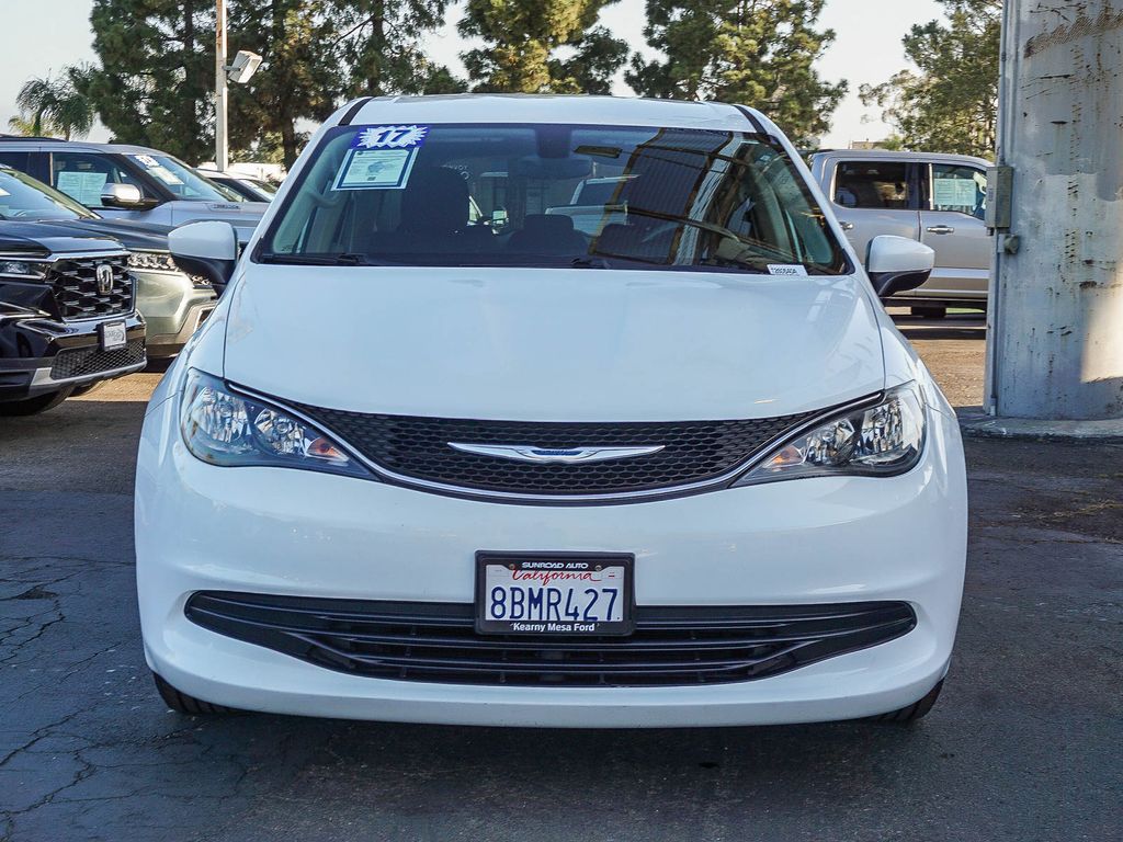 Used 2017 Chrysler Pacifica - photo 1