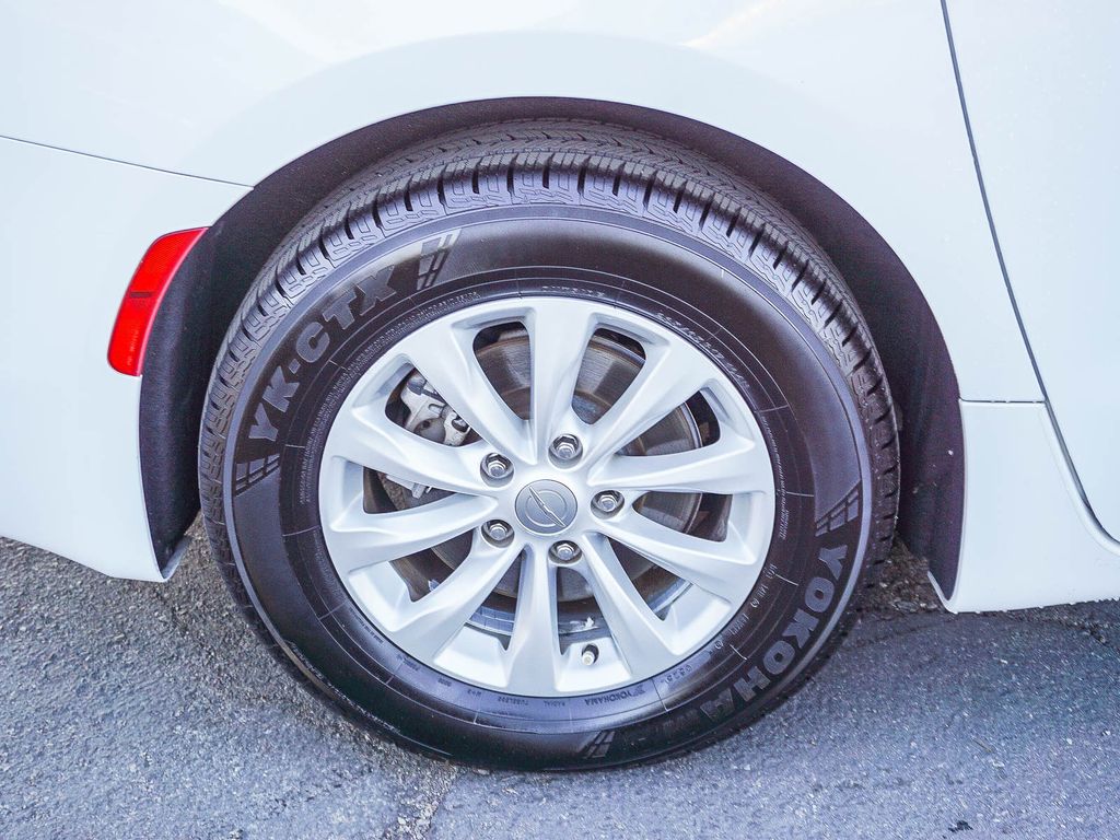 Used 2017 Chrysler Pacifica - photo 11