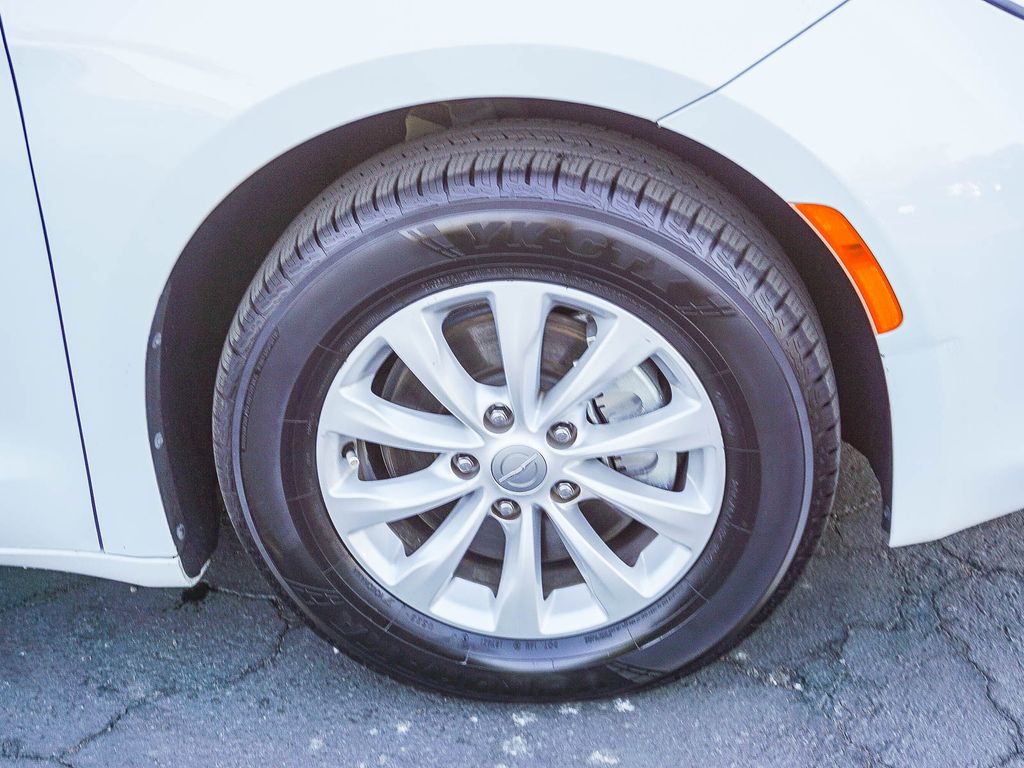 Used 2017 Chrysler Pacifica - photo 12