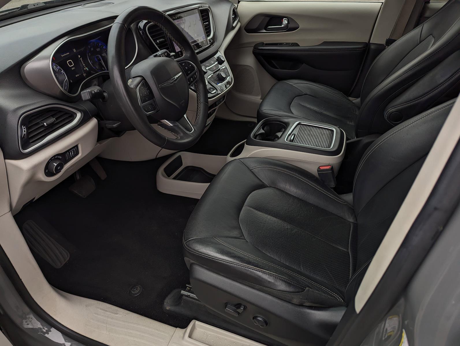 Used 2022 Chrysler Pacifica - photo 11