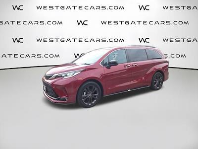 Used 2023 Toyota Sienna - photo 1