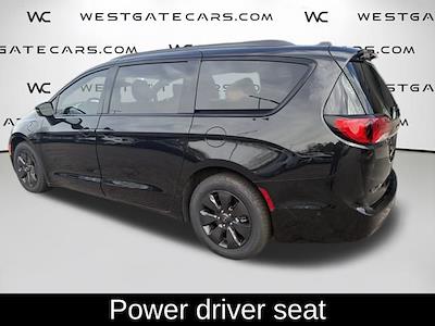Used 2019 Chrysler Pacifica - photo 1