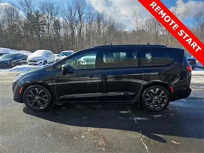 Used 2020 Chrysler Pacifica Touring L Minivan for sale #T260692B - photo 2