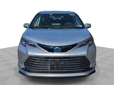 Used 2024 Toyota Sienna - photo 1