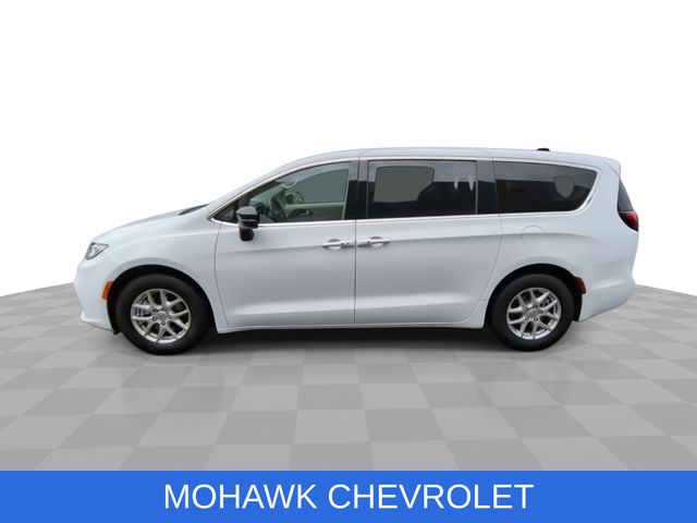 Used 2024 Chrysler Pacifica - photo 8