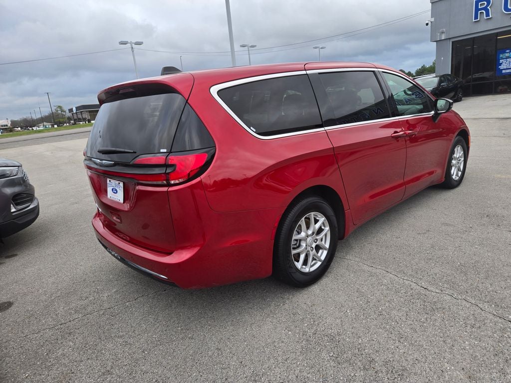 Used 2025 Chrysler Pacifica - photo 6
