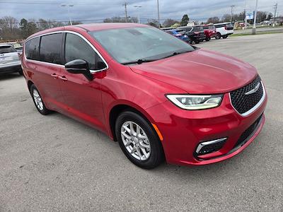 Used 2025 Chrysler Pacifica - photo 1