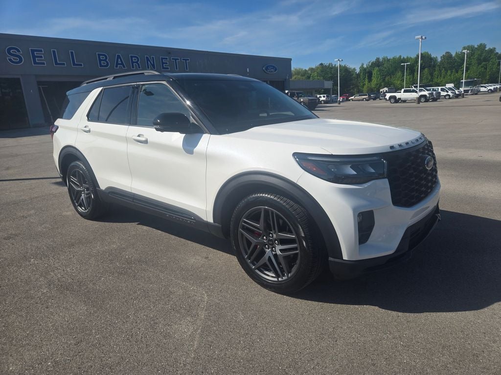 Used 2025 Ford Explorer - photo 2