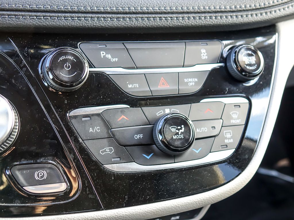 Used 2020 Chrysler Pacifica - photo 22