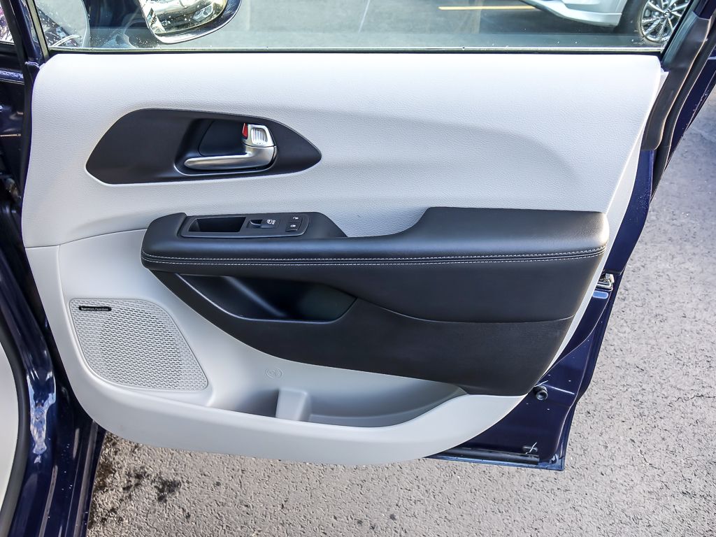 Used 2020 Chrysler Pacifica - photo 26