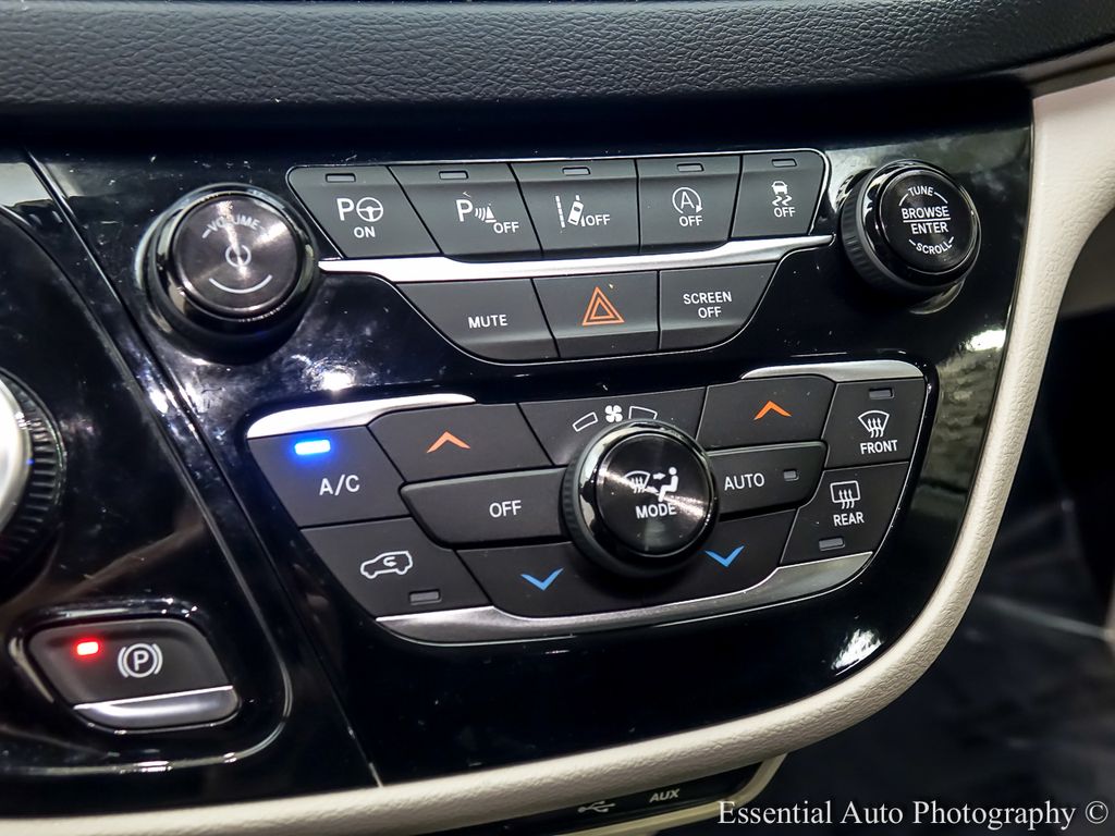 Used 2018 Chrysler Pacifica - photo 22