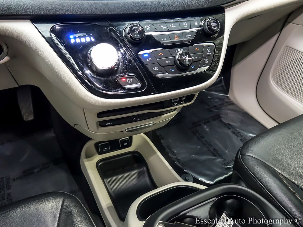 Used 2018 Chrysler Pacifica - photo 23