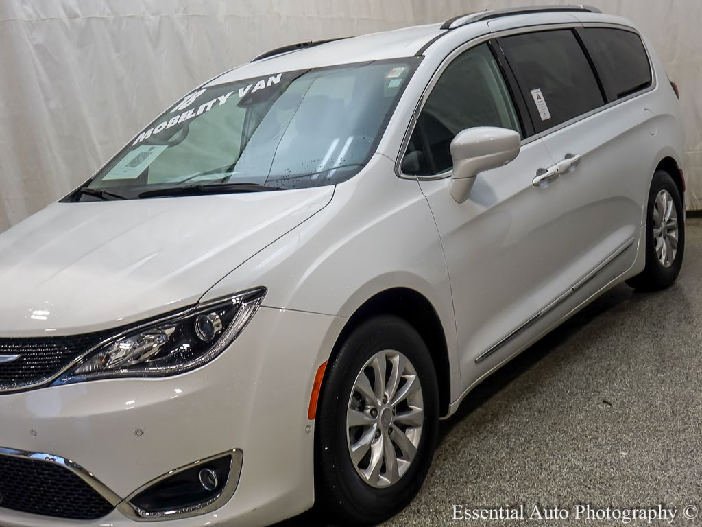 Used 2018 Chrysler Pacifica - photo 5