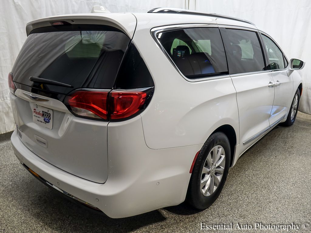 Used 2018 Chrysler Pacifica - photo 9