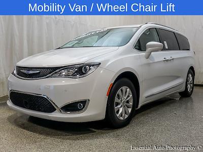 Used 2018 Chrysler Pacifica - photo 2