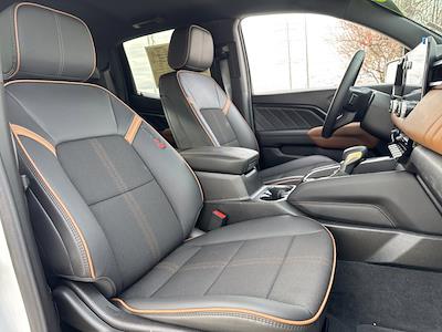 Used 2025 GMC Canyon AT4 Crew Cab for sale #619302 - photo 2