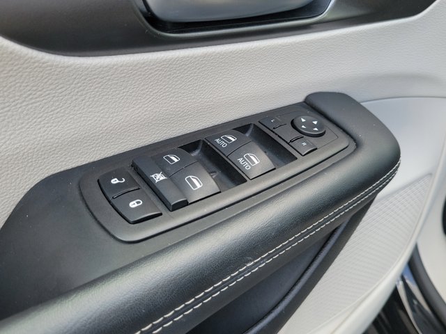 Used 2024 Chrysler Pacifica - photo 20
