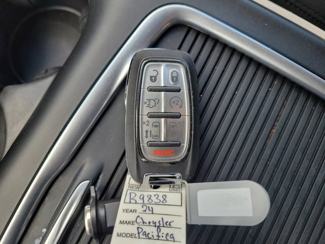 Used 2024 Chrysler Pacifica - photo 30