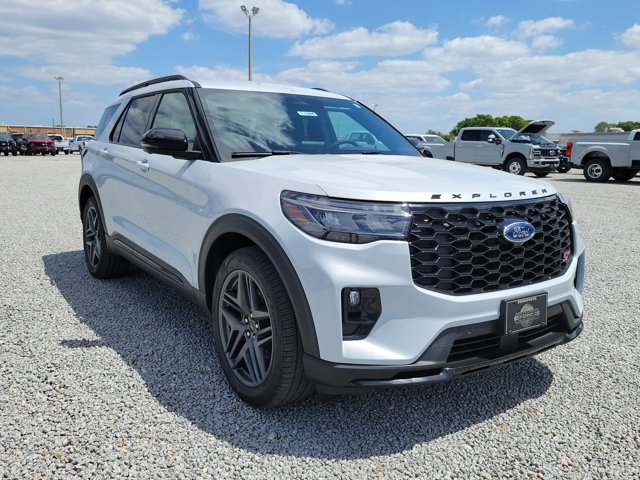 New 2026 Ford Explorer - photo 2