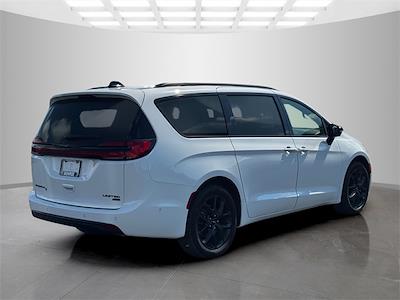 2024 Chrysler Pacifica AWD Minivan for sale #M109333S - photo 2