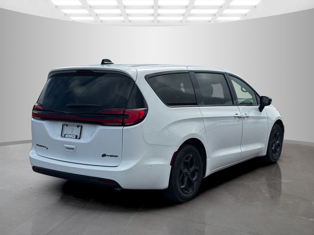 Used 2024 Chrysler Pacifica - photo 9