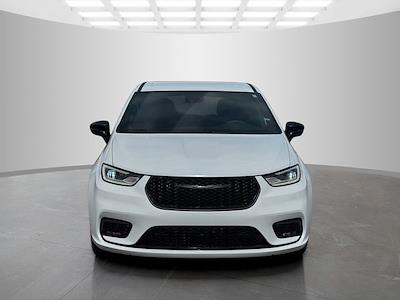 Used 2024 Chrysler Pacifica - photo 1