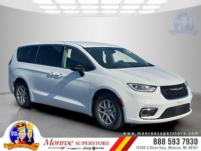 2024 Chrysler Pacifica FWD Minivan for sale #M119680R - photo 1