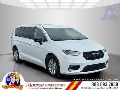 2024 Chrysler Pacifica FWD Minivan for sale #M120244S - photo 1