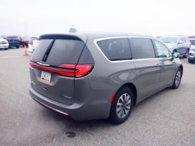 Used 2022 Chrysler Pacifica Touring L FWD Minivan for sale #M124177S - photo 2