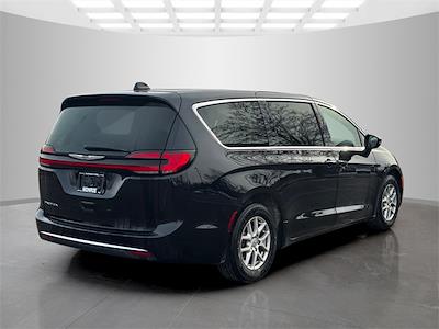 Used 2024 Chrysler Pacifica - photo 1