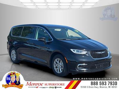 2024 Chrysler Pacifica FWD Minivan for sale #M143550R - photo 1