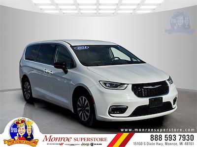 Used 2024 Chrysler Pacifica - photo 1