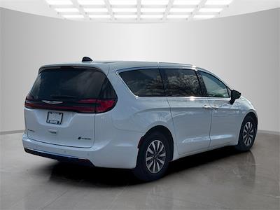 Used 2024 Chrysler Pacifica - photo 1
