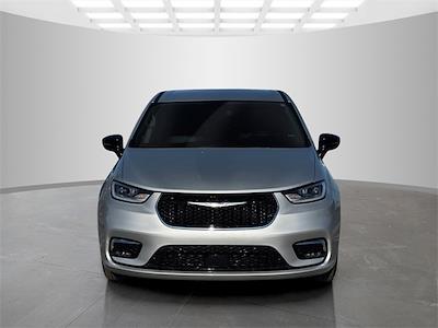 Used 2024 Chrysler Pacifica Touring L Minivan for sale #M154912R - photo 2