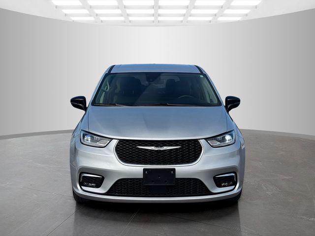 Used 2024 Chrysler Pacifica - photo 2
