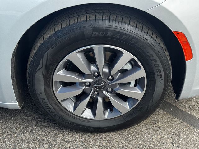 Used 2024 Chrysler Pacifica - photo 11
