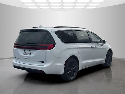 2022 Chrysler Pacifica AWD Minivan for sale #M185141S - photo 2