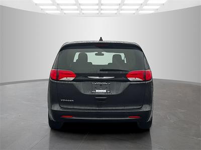 Used 2022 Chrysler Voyager - photo 1