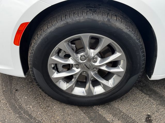 Used 2023 Chrysler Pacifica - photo 12