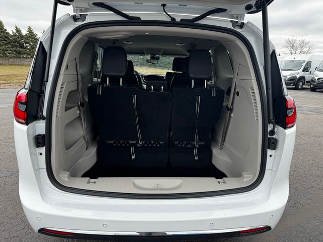 Used 2023 Chrysler Pacifica - photo 20