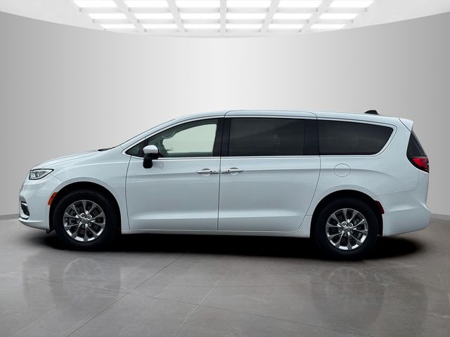 Used 2023 Chrysler Pacifica - photo 6