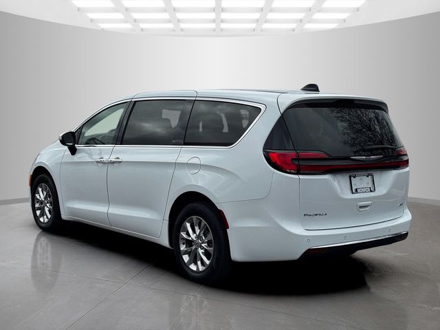 Used 2023 Chrysler Pacifica - photo 7
